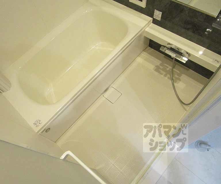 バス・シャワールーム　１０２号室の写真です。