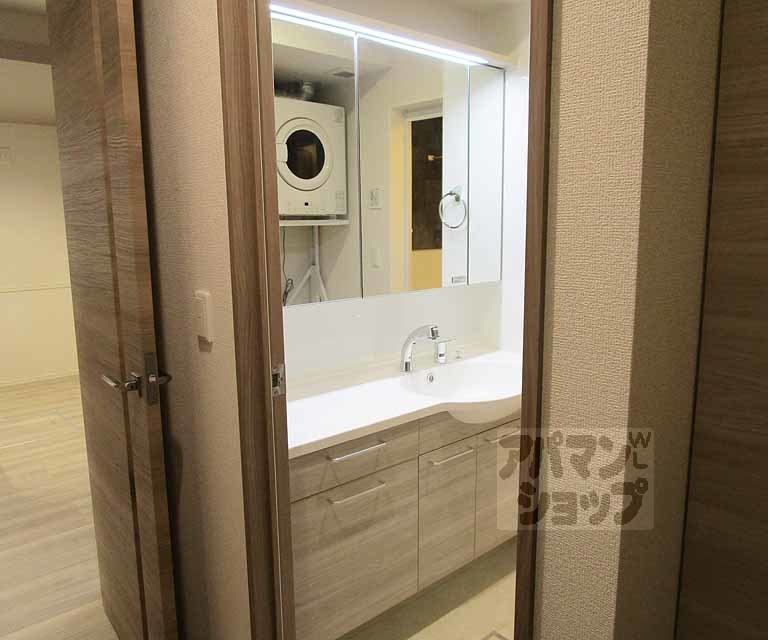 洗面設備　１０２号室の写真です。