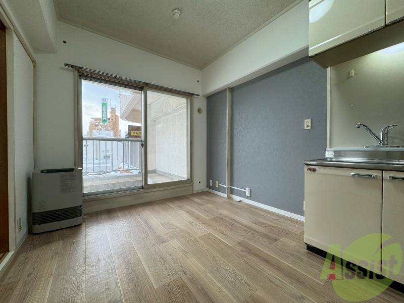 居室・リビング　７帖のダイニングキッチン。ご飯を食べるお部屋ですね。