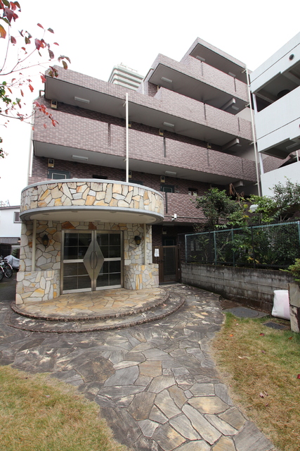 建物外観　お洒落な赤茶の建物です