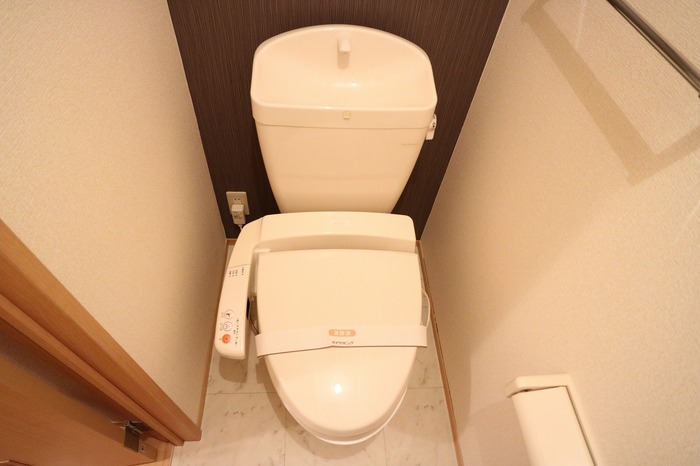トイレ　うれしい温水洗浄便座付き♪