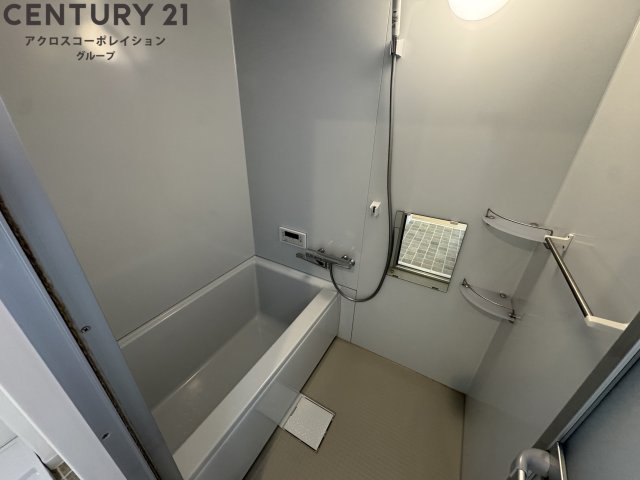 バス・シャワールーム　シンプルな浴室