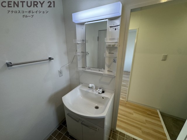 洗面設備　室内に洗濯機置き場があります