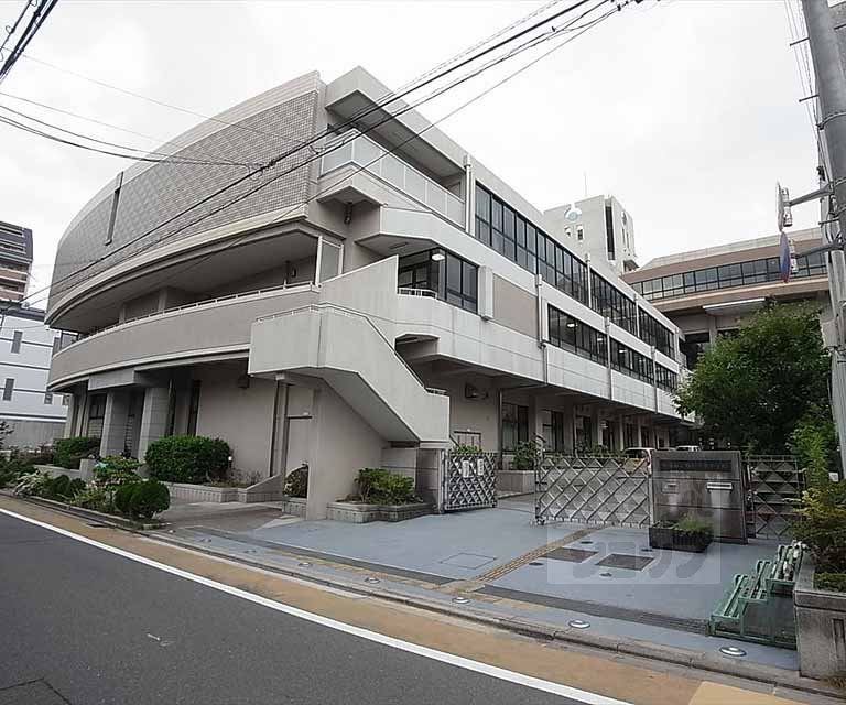 小学校　西陣中央小学校（小学校）まで400m