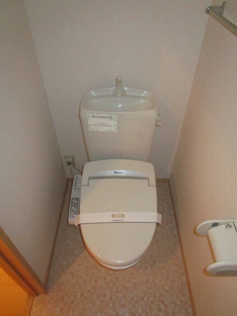 トイレ　温水洗浄暖房便座