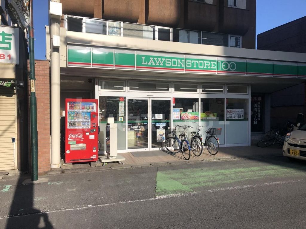 コンビニ　ローソンストア100草加住吉店（コンビニ）まで300m