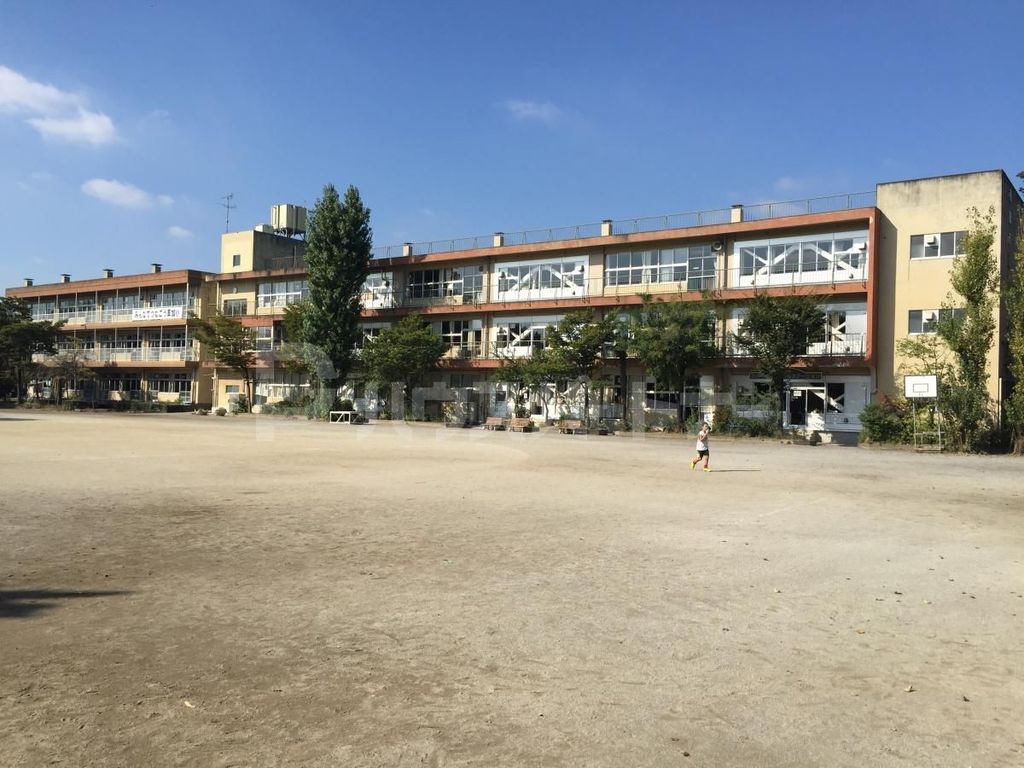 小学校　草加市立草加小学校（小学校）まで500m