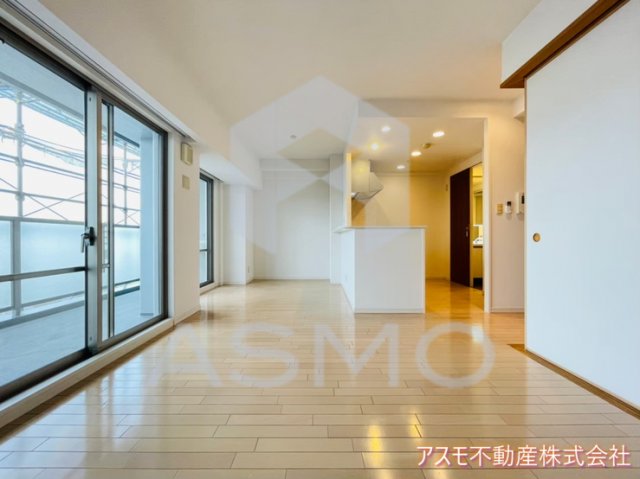 居室・リビング　同マンション別部屋参考写真