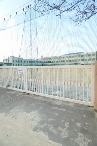 小学校　名古屋市立城山中学校（小学校）まで619m