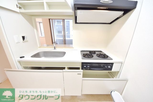 キッチン　クリーニング前の画像です。