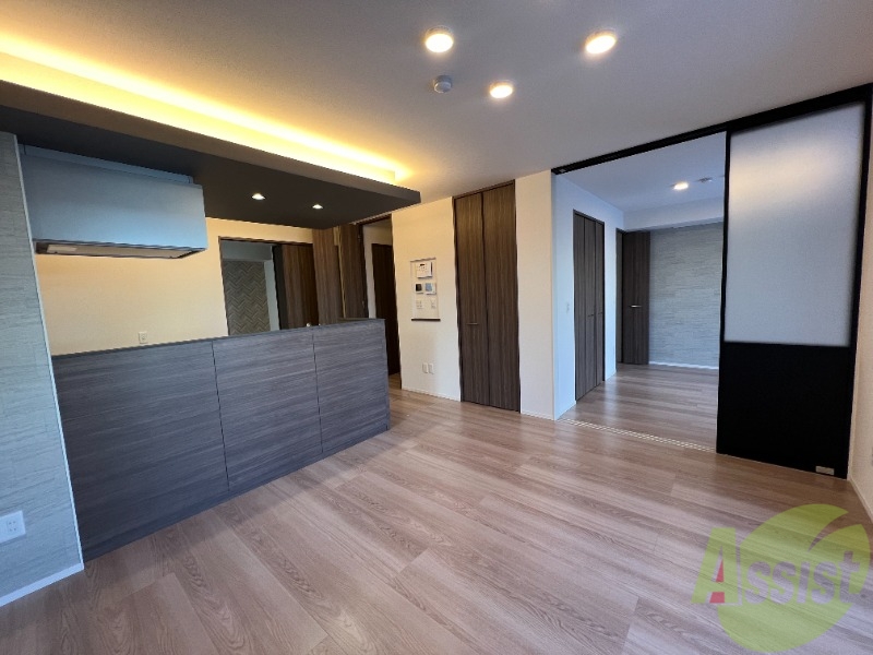 居室・リビング　１２．２帖のＬＤＫです。広々として気品があります。