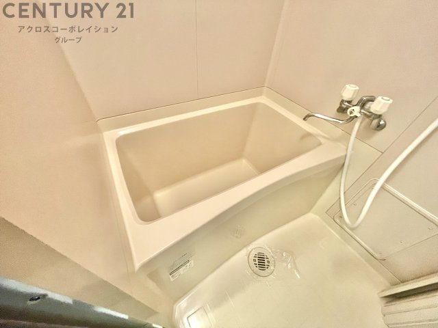 バス・シャワールーム　シンプルなバストイレセパレートの浴室です！