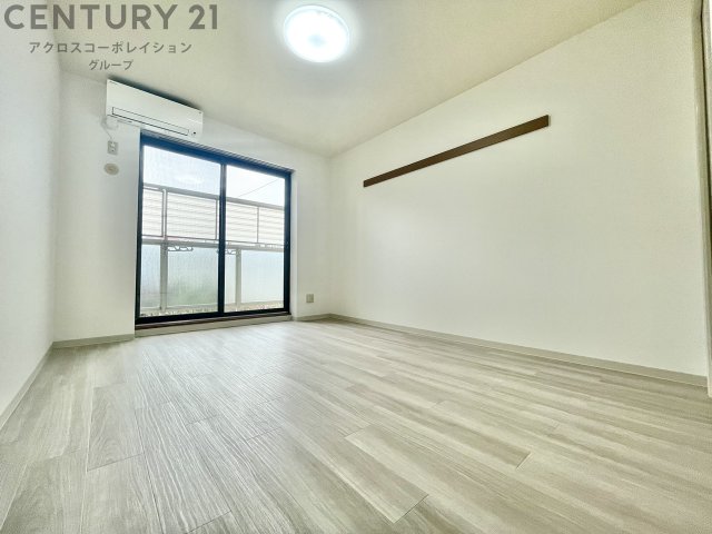 居室・リビング　エアコン付きで快適に過ごせます♪