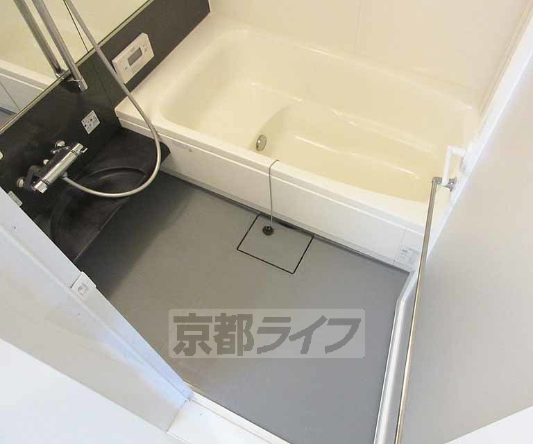 バス・シャワールーム　ゆっくり出来るバスルームです