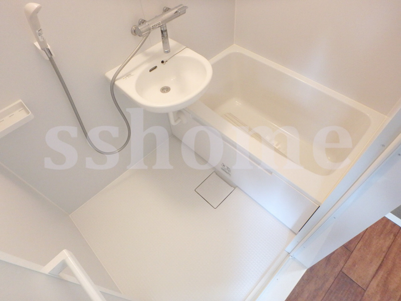 バス・シャワールーム　一体型の浴槽