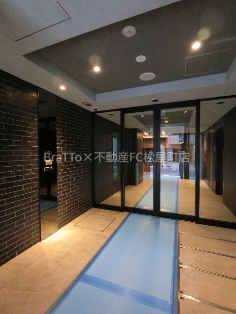 エントランス　マンション共用部分（オートロック付き）