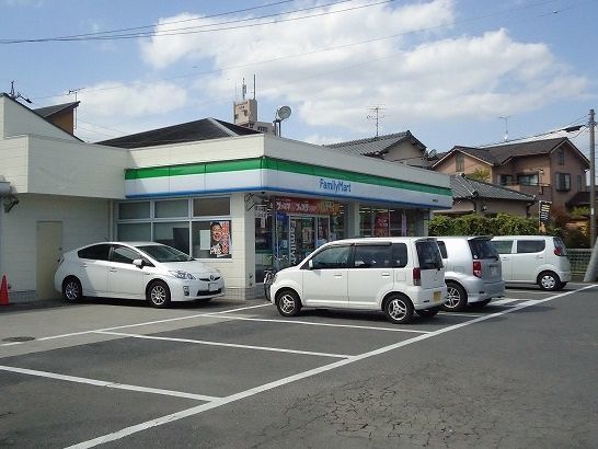 コンビニ　ファミリーマート 岡崎橋目店（コンビニ）まで750m