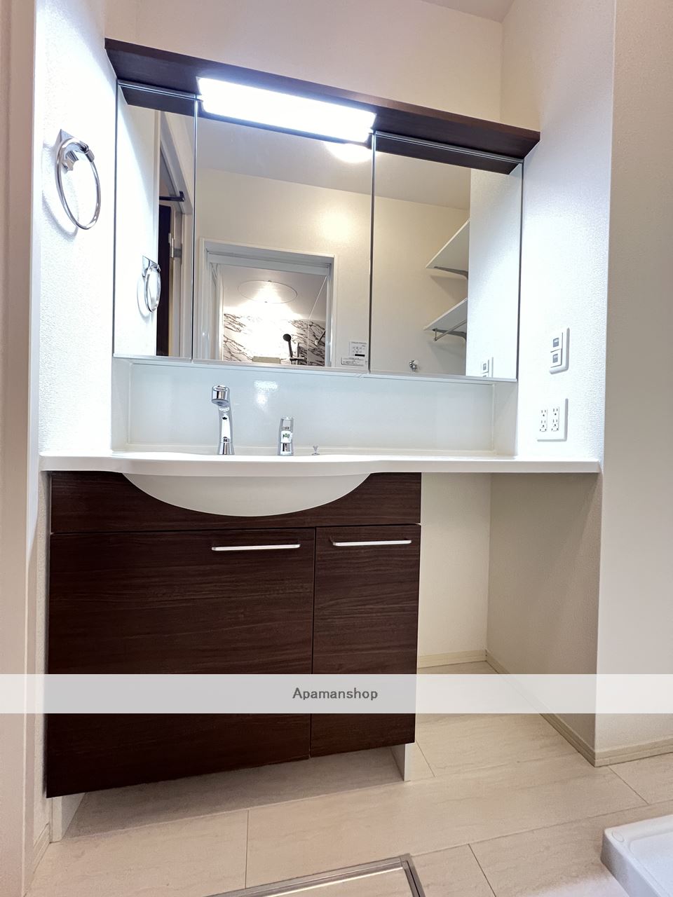 洗面設備　※同物件、別部屋になります。