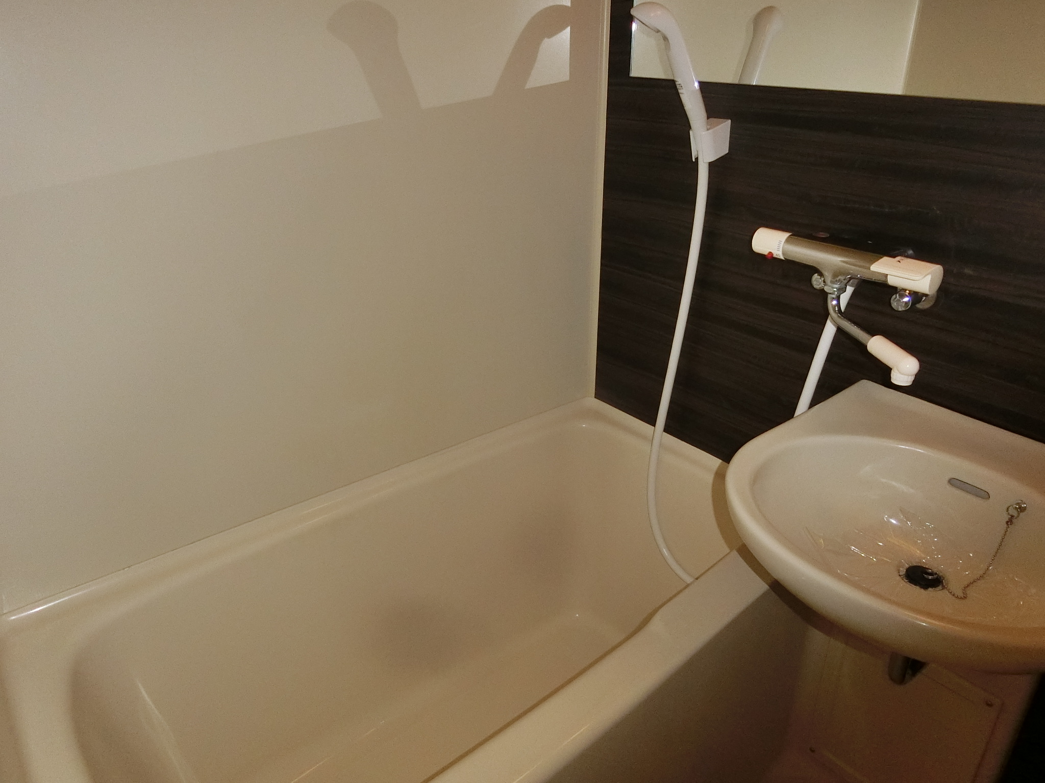 バス・シャワールーム　※現況を優先させていただきます。