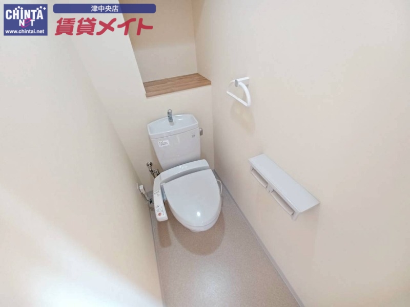 トイレ　同じ物件、別部屋の写真です