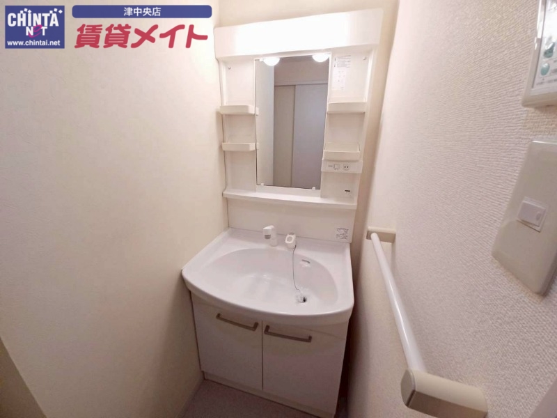 洗面設備　同じ物件、別部屋の写真です
