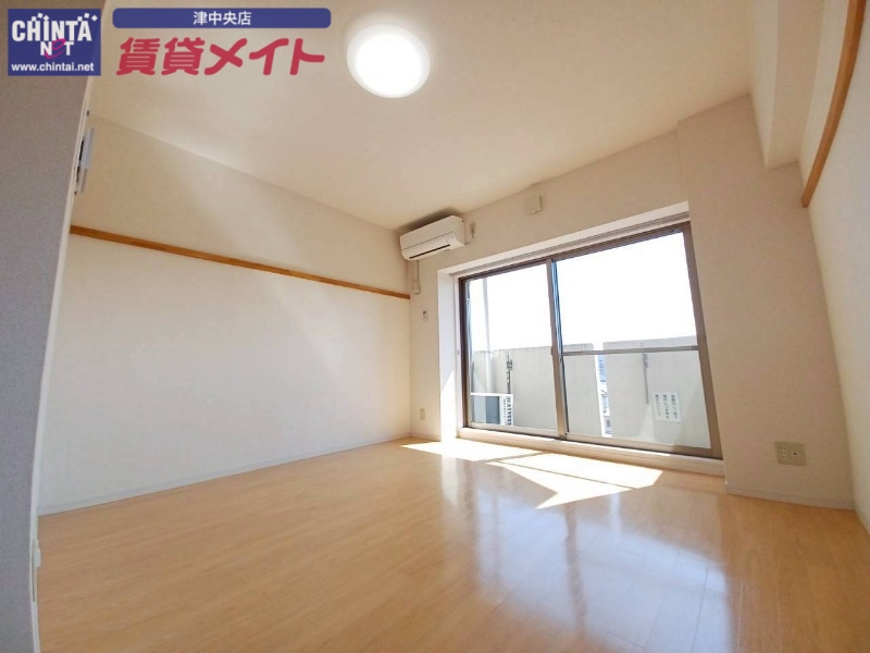 居室・リビング　同じ物件、別部屋の写真です