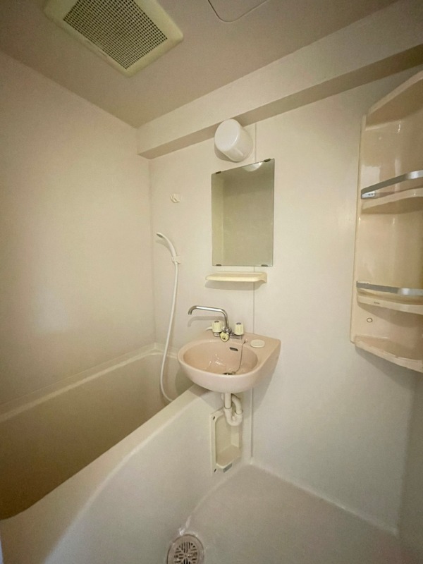 バス・シャワールーム　※別部屋参考写真