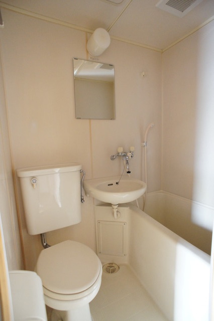 バス・シャワールーム　お掃除しやすい☆洗面台付き３点ユニットです☆