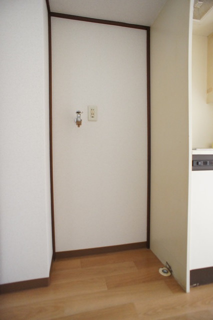 その他　洗濯機置き場は室内にあるので雨に濡れる心配はありません。