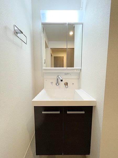 洗面設備　洗髪洗面化粧台（シャワー付き洗面）