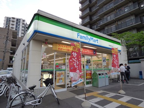 コンビニ　ファミリーマート 与野駅西口店（コンビニ）まで86m