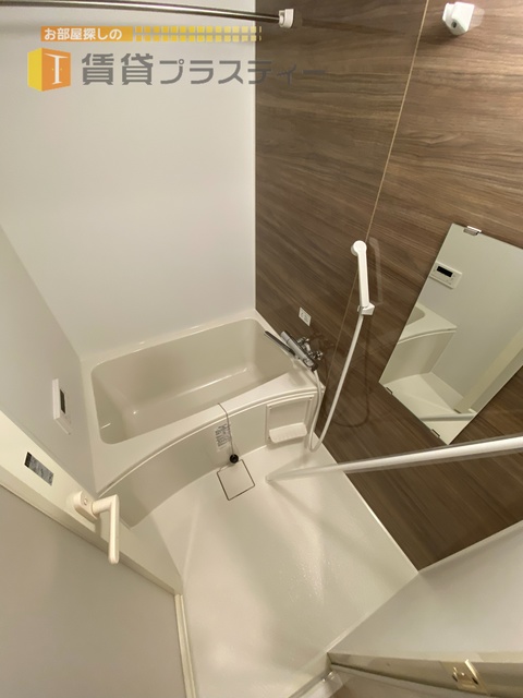 バス・シャワールーム　浴室乾燥機機能付きです。