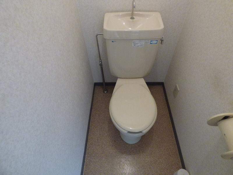 トイレ　写真は203号