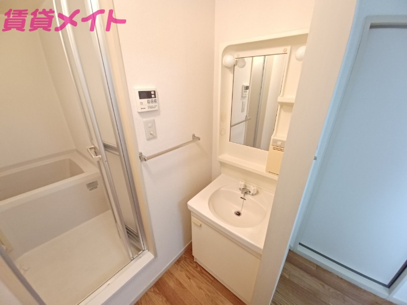 洗面設備　同型参考写真