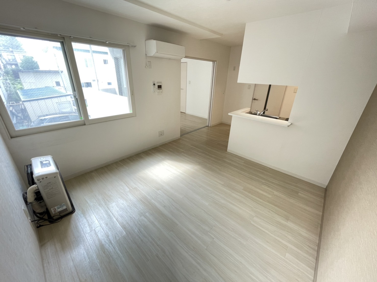 居室・リビング　他号室のお写真です。参考にご覧ください。