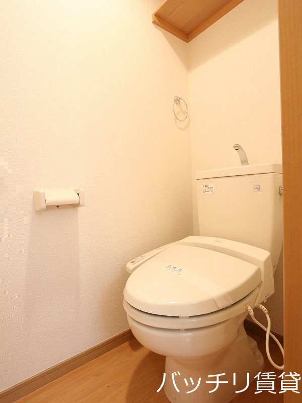 トイレ　別号室タイプの為、現状を優先いたします