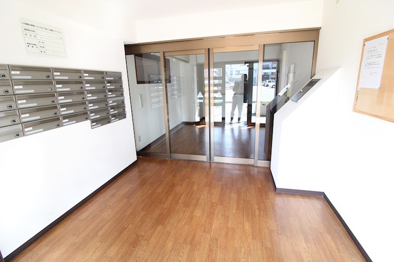 ロビー　オートロック付きで安心