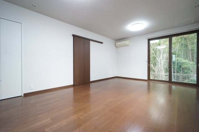 居室・リビング　当日の見学大歓迎！ 物件、駅でお待ち合わせでのご案内歓迎！