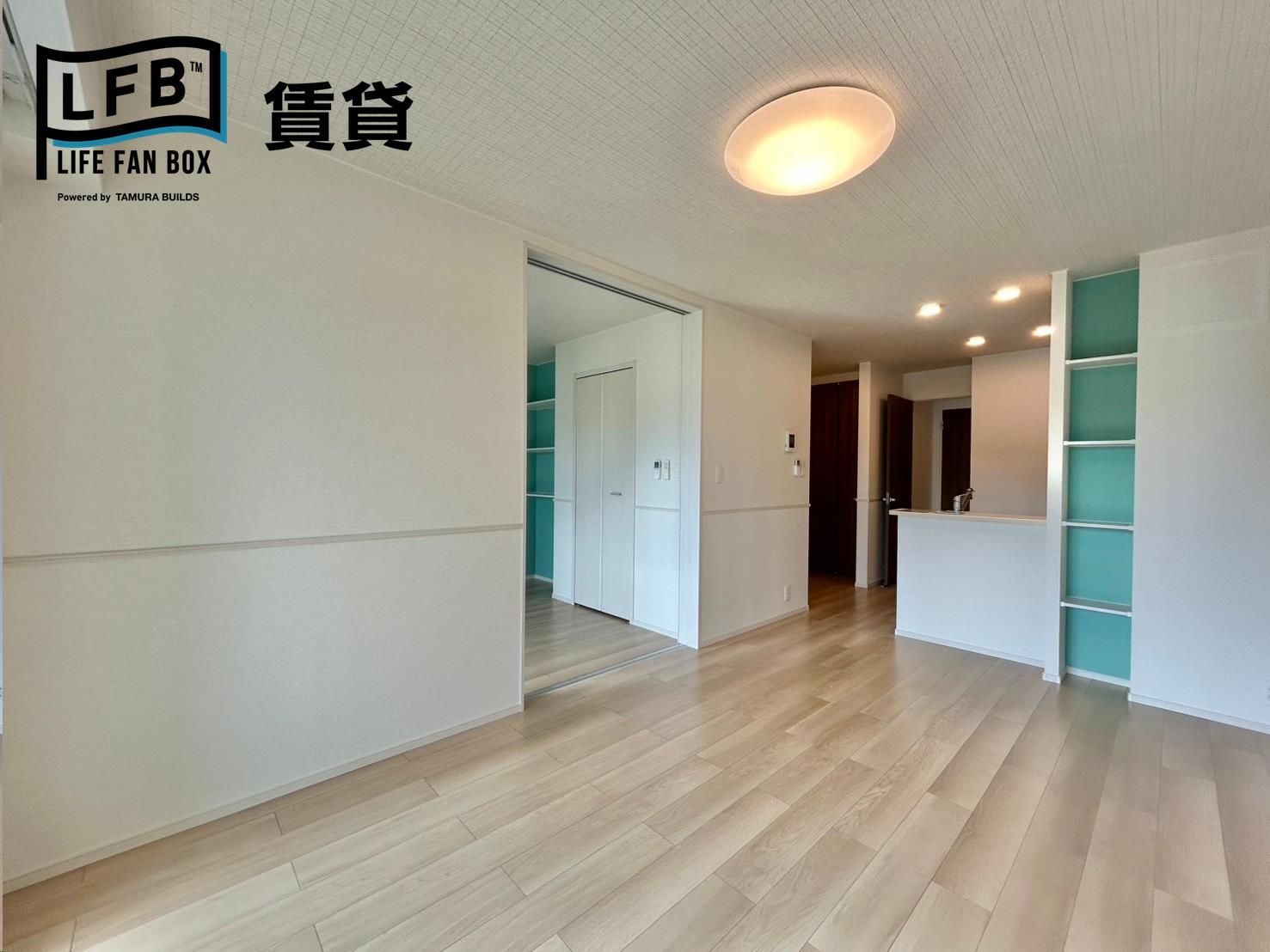 居室・リビング　※同シリーズ別物件の室内写真です。壁紙や床の色、仕様・設備が