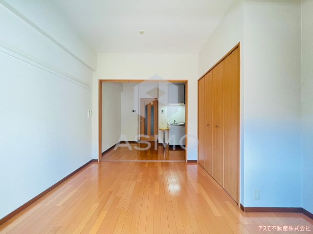 居室・リビング　同マンション別部屋参考写真