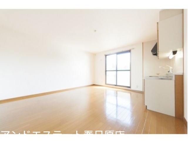 居室・リビング　買い物も徒歩圏内です