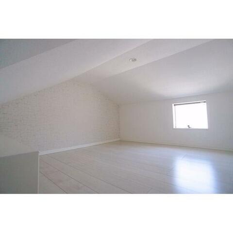 その他　窓付きロフトございます♪