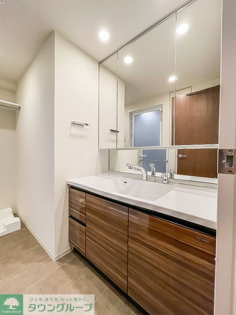 洗面設備　※写真は同タイプ住戸です。