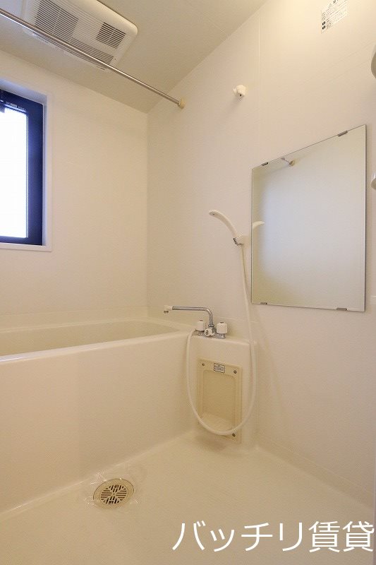 バス・シャワールーム　別号室タイプの為、現状を優先致します。