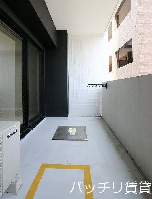 バルコニー　別号室タイプの為、現状を優先致します。