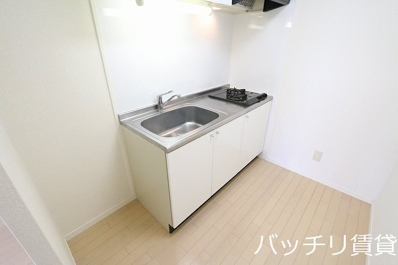 キッチン　別号室タイプの為、現状を優先致します。