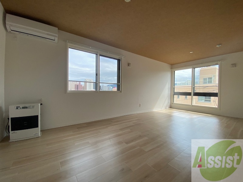 居室・リビング　広くてきれいなリビングです！快適に過ごせそうですね。