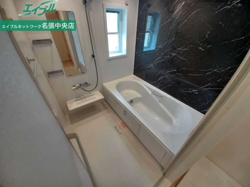 バス・シャワールーム　同型別室のお写真です