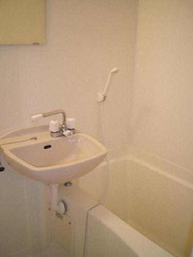 バス・シャワールーム　バス、トイレ別です。