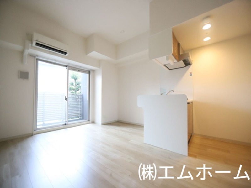 居室・リビング　洋室11.1帖　カウンターキッチン